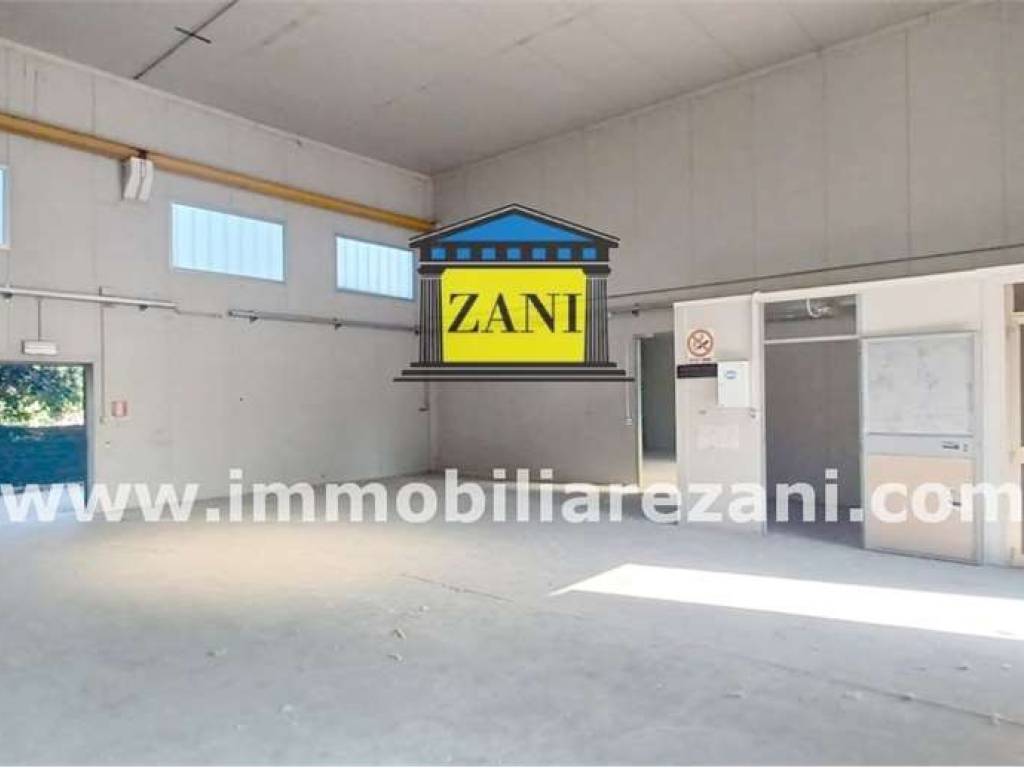 locale commerciale in vendita a Salsomaggiore Terme