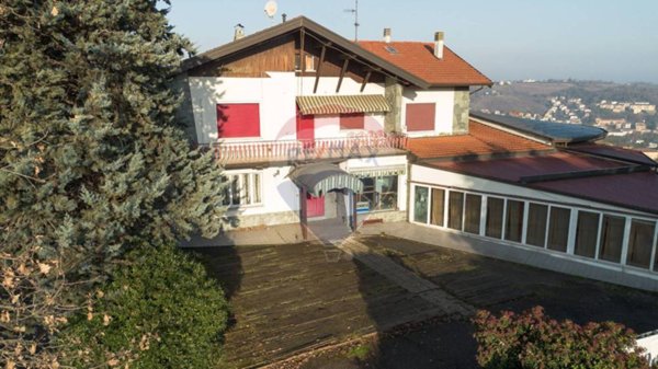 locale commerciale in vendita a Salsomaggiore Terme in zona Tabiano Bagni