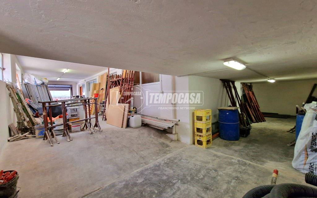 locale commerciale in vendita a Salsomaggiore Terme