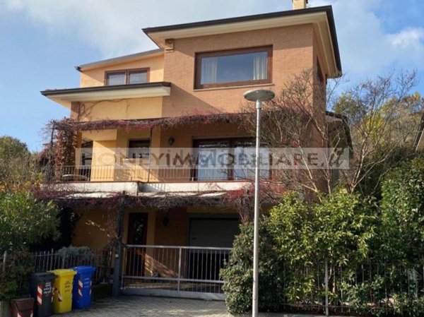 casa indipendente in vendita a Salsomaggiore Terme