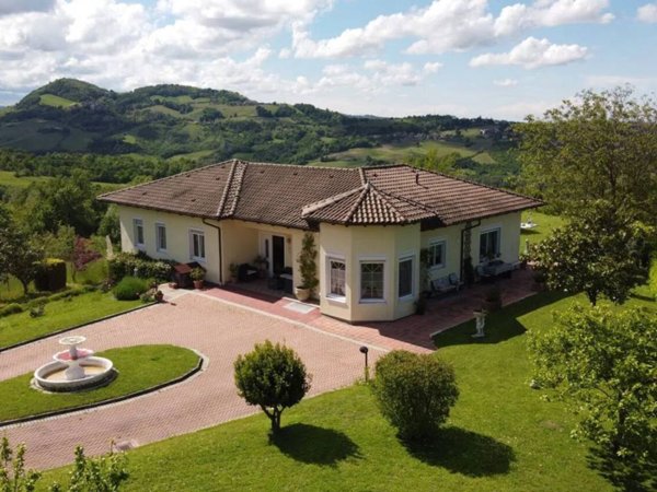 casa indipendente in vendita a Salsomaggiore Terme in zona Cangelasio