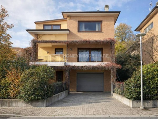 casa indipendente in vendita a Salsomaggiore Terme in zona Campore