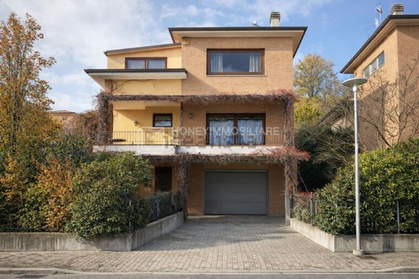 casa indipendente in vendita a Salsomaggiore Terme in zona Campore