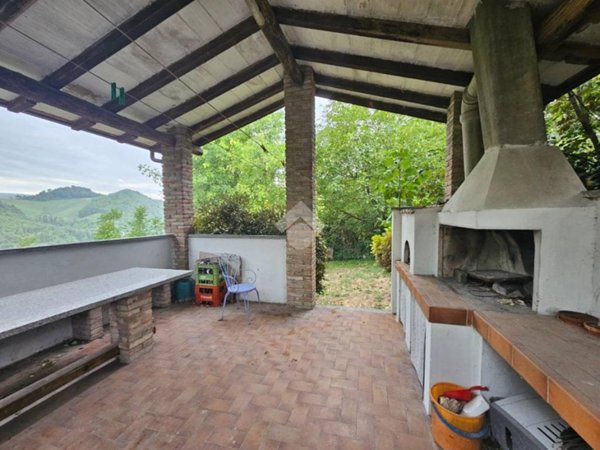 casa indipendente in vendita a Salsomaggiore Terme in zona Tabiano Castello