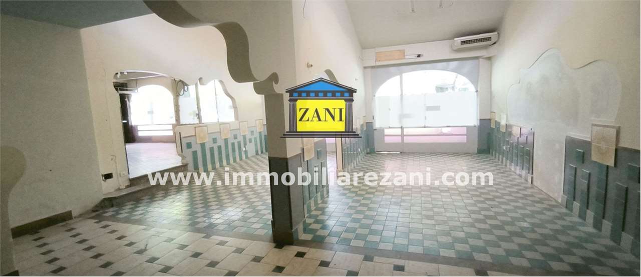 negozio in vendita ad Edolo in zona Vico