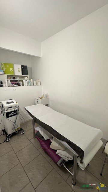 locale commerciale in vendita a Salsomaggiore Terme