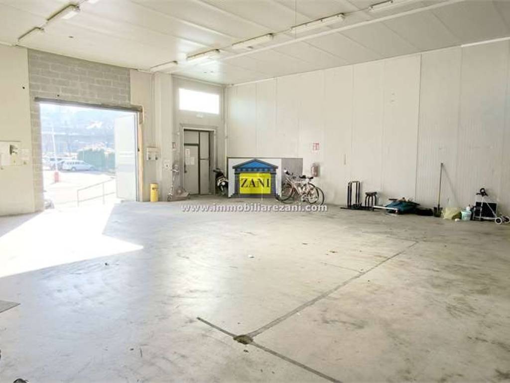 locale commerciale in vendita a Salsomaggiore Terme