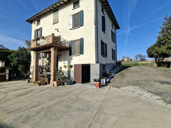 casa indipendente in vendita a Salsomaggiore Terme in zona Longone/Colombaia