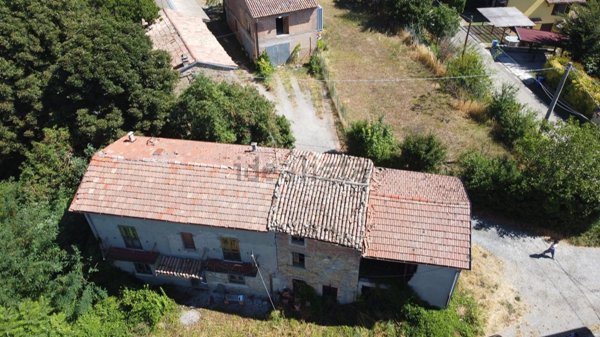 casa indipendente in vendita a Salsomaggiore Terme in zona Tosini