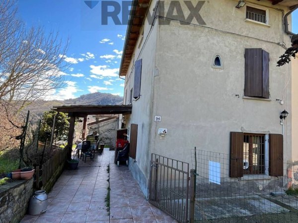 casa indipendente in vendita a Salsomaggiore Terme in zona Contignaco