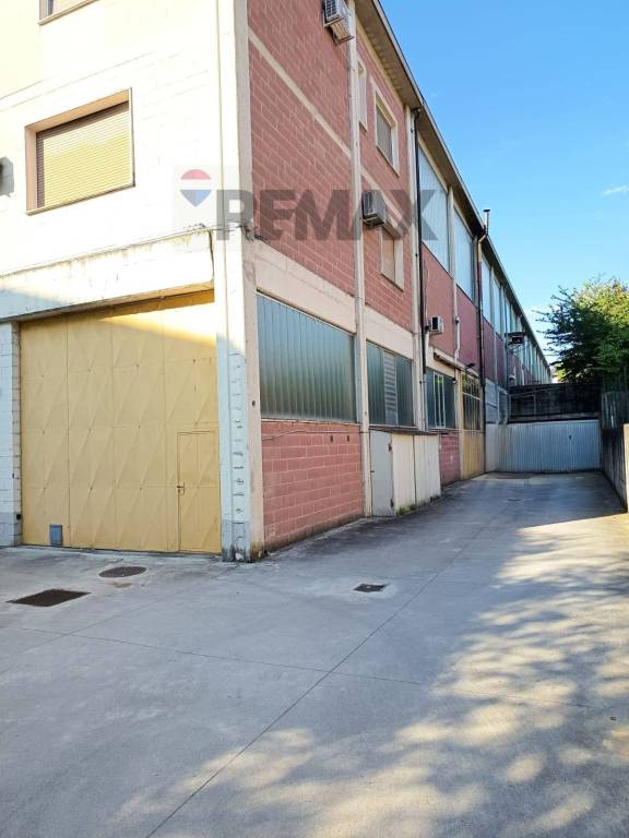 locale commerciale in vendita a Salsomaggiore Terme in zona Campore