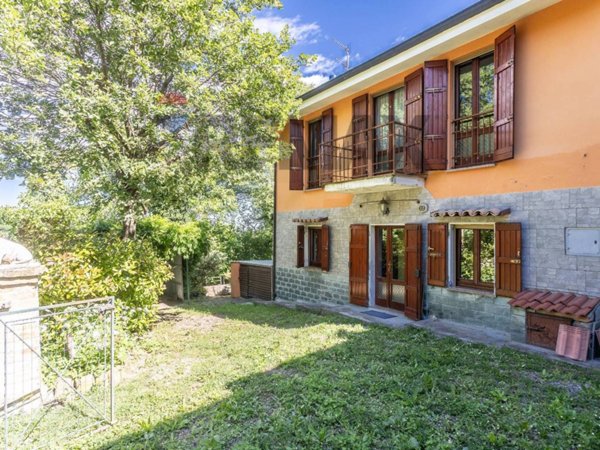 casa semindipendente in vendita a Salsomaggiore Terme in zona Rossi