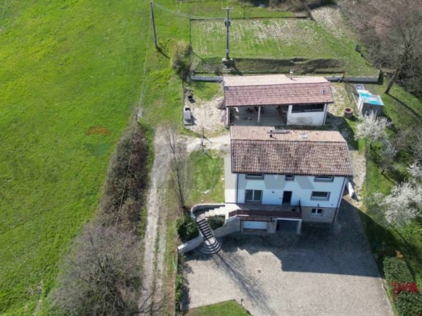 casa indipendente in vendita a Salsomaggiore Terme in zona Rossi