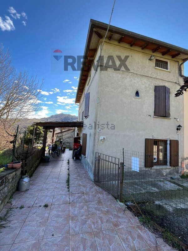 casa semindipendente in vendita a Salsomaggiore Terme in zona Contignaco