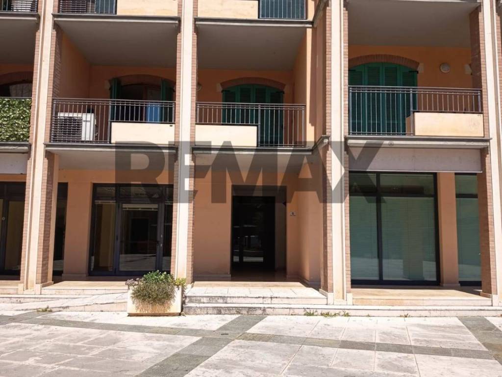 locale commerciale in vendita a Salsomaggiore Terme