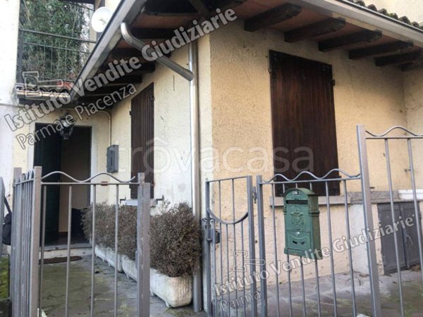 casa indipendente in vendita a Salsomaggiore Terme in zona Campore