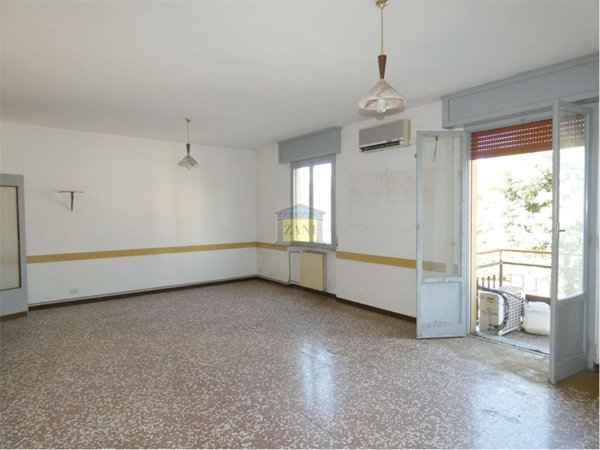 locale commerciale in vendita a Salsomaggiore Terme