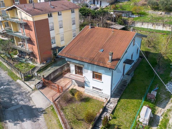 casa indipendente in vendita a Salsomaggiore Terme in zona Campore