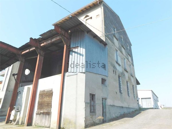 locale commerciale in vendita a Salsomaggiore Terme