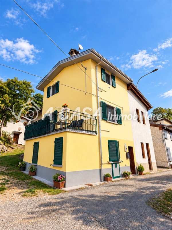 casa indipendente in vendita a Salsomaggiore Terme in zona Cangelasio