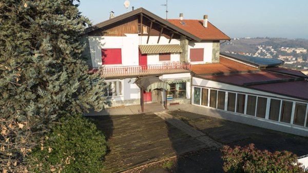 locale commerciale in vendita a Salsomaggiore Terme in zona Campore