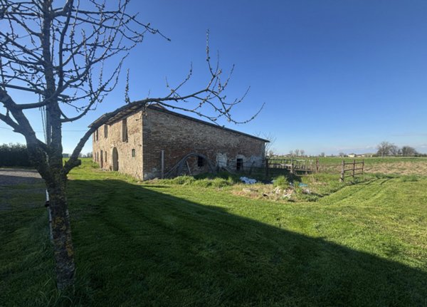 casale in vendita a San Secondo Parmense