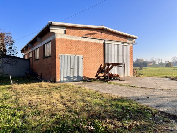 locale di sgombero in vendita a San Secondo Parmense