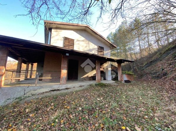 casa indipendente in vendita a Solignano in zona Specchio