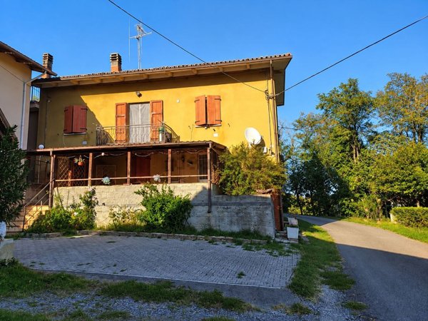 casa indipendente in vendita a Solignano in zona Oriano