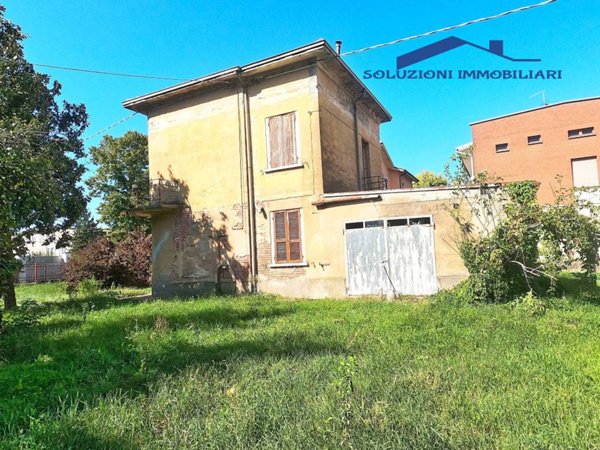 casa indipendente in vendita a Soragna