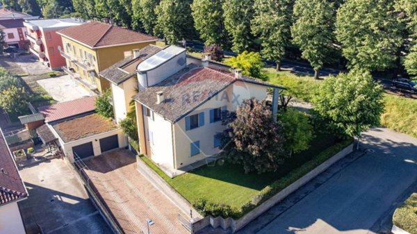 casa indipendente in vendita a Soragna
