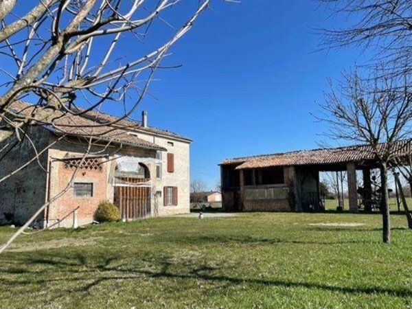 casa indipendente in vendita a Soragna