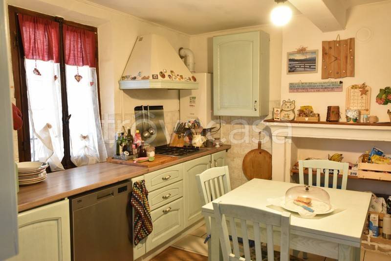 casa indipendente in vendita a Soragna