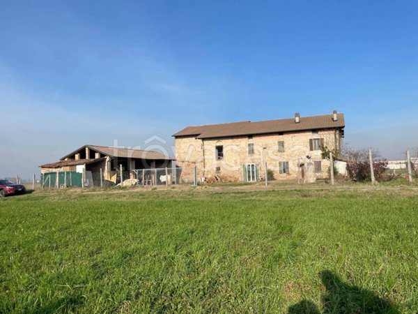 casale in vendita a Soragna in zona Castellina