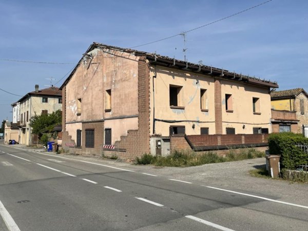 bifamiliare in vendita a Soragna in zona Carzeto