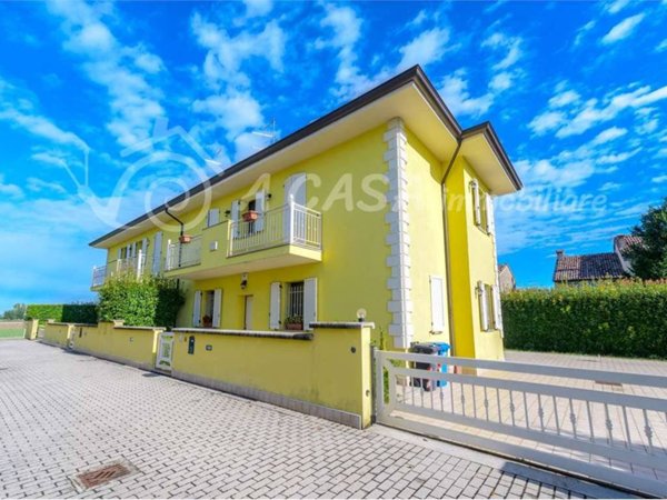 casa indipendente in vendita a Soragna