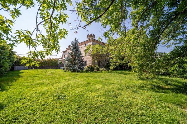 casa indipendente in vendita a Soragna