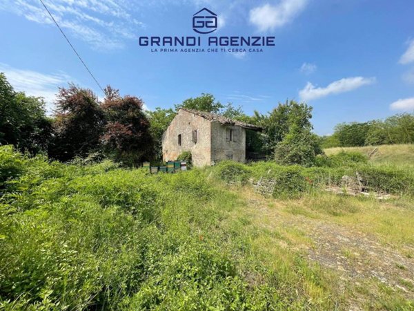 casa indipendente in vendita a Soragna in zona Castellina