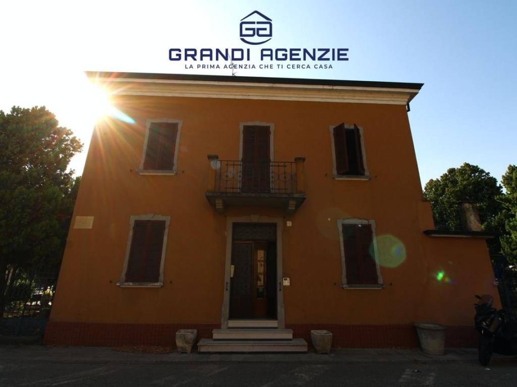 casa indipendente in vendita a Soragna