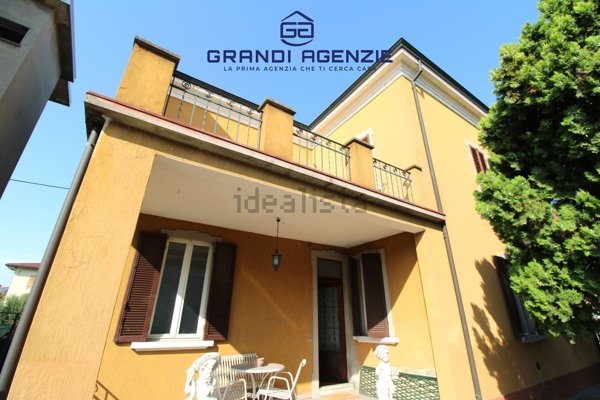 casa indipendente in vendita a Soragna