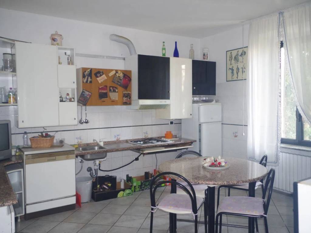 casa indipendente in vendita a Soragna in zona Carzeto