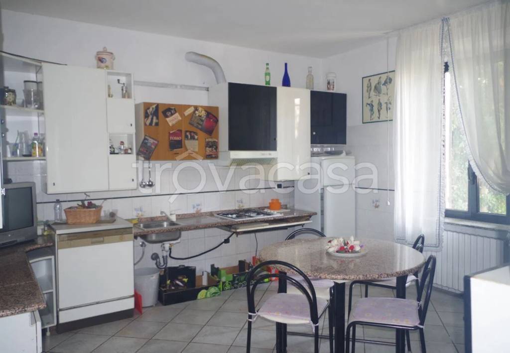 casa indipendente in vendita a Soragna in zona Carzeto