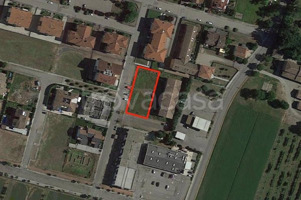 terreno edificabile in vendita a Soragna
