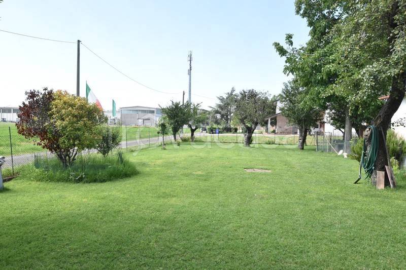 casa indipendente in vendita a Soragna
