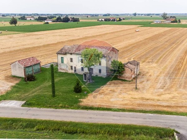 casa indipendente in vendita a Soragna