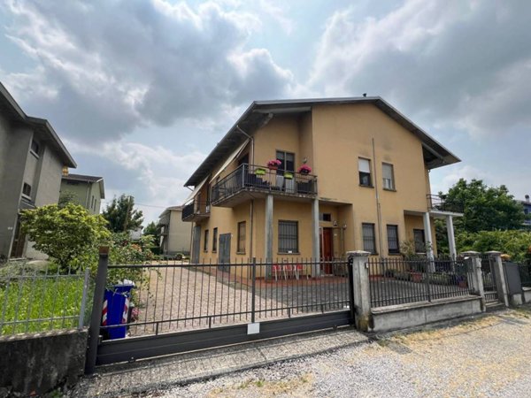casa indipendente in vendita a Soragna