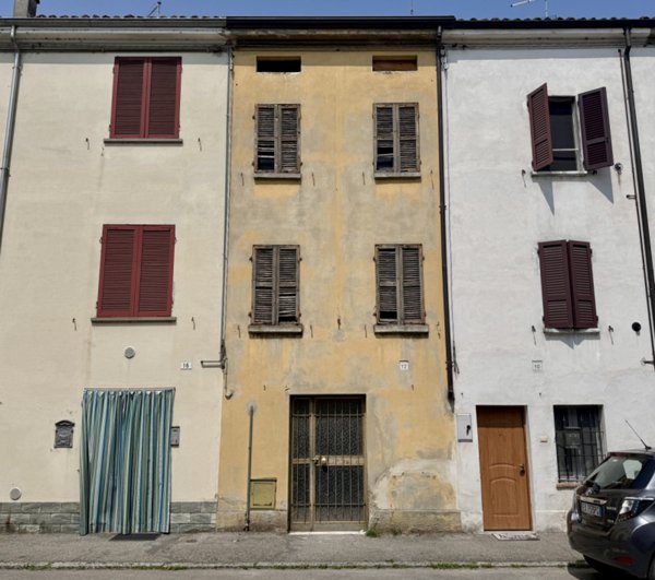 casa semindipendente in vendita a Soragna