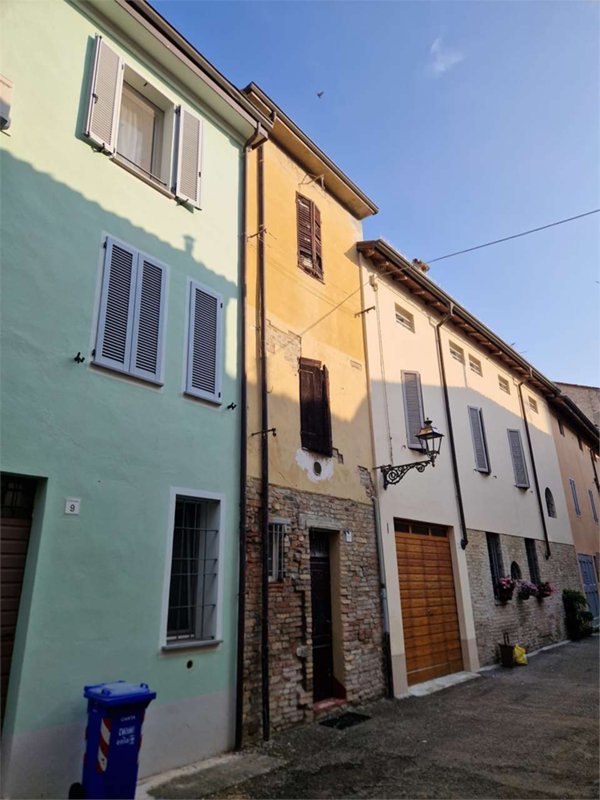 casa indipendente in vendita a Soragna