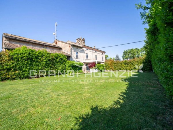 casa indipendente in vendita a Soragna