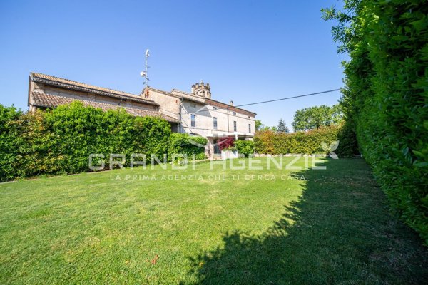 casa indipendente in vendita a Soragna